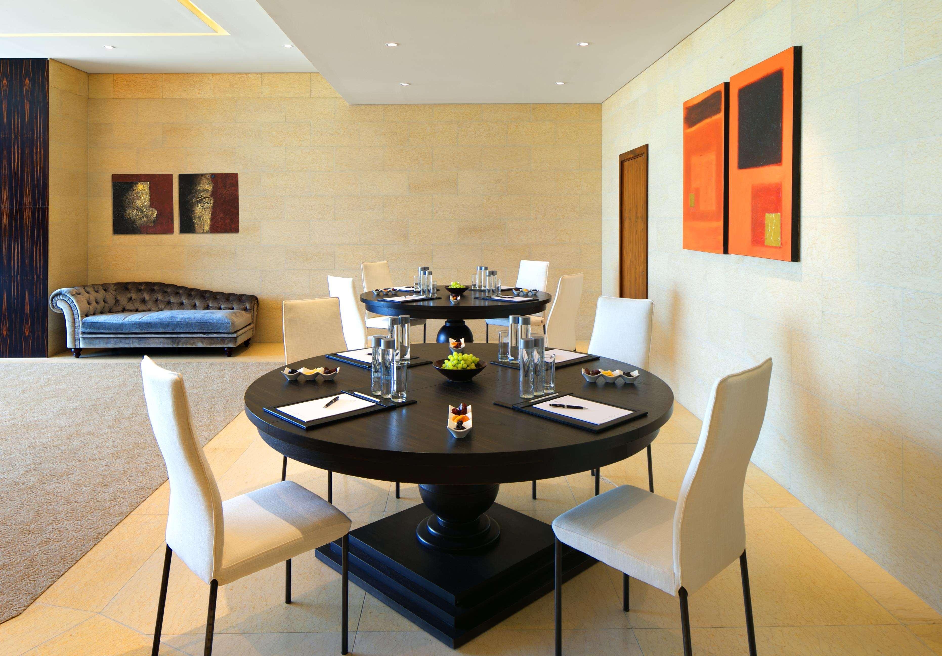 Raffles Dubai Hotel Business photo A dining room