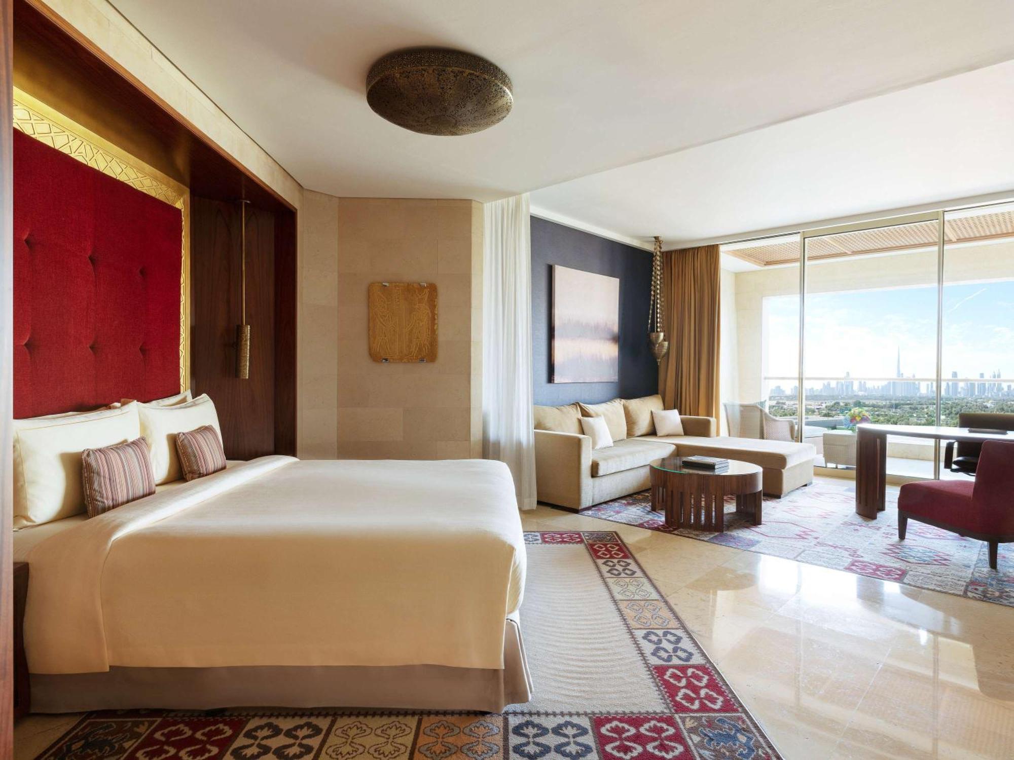Raffles Dubai Hotel Exterior photo A guest room at the Ritz-Carlton, DIFC